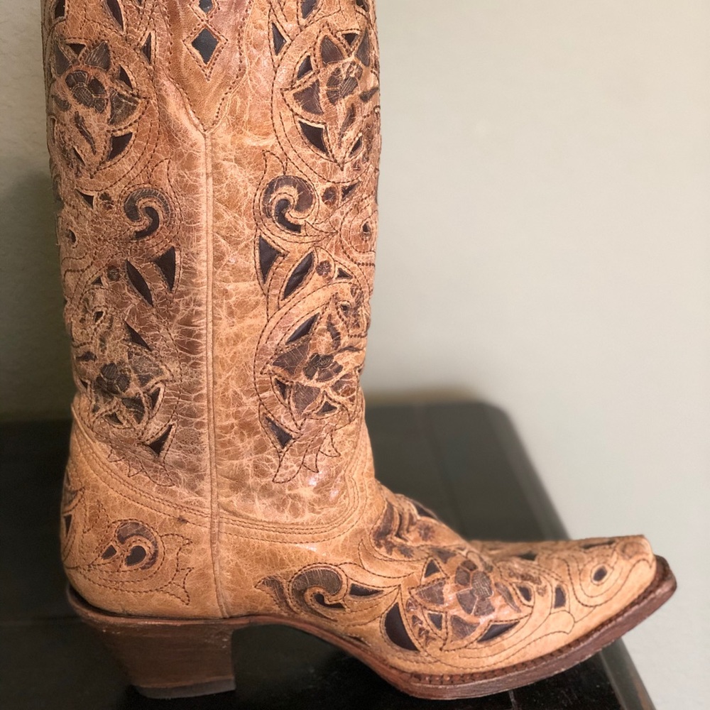 Corral Boots Antique Saddle Brush Laser